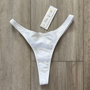 ‘Runaway Bride’ thong bottom